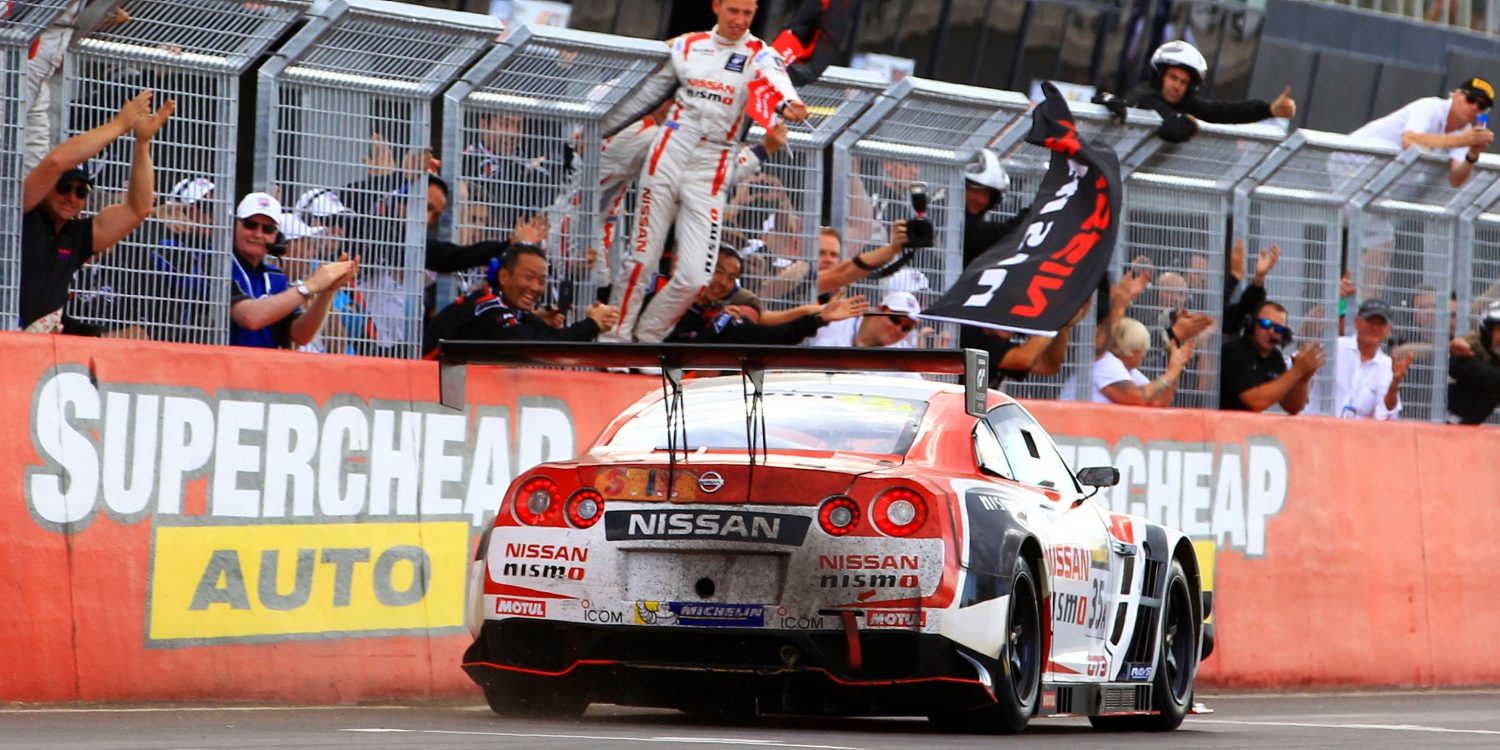 El Nissan GT-R NISMO GT3 gana la carrera en Bathurst 12 Hour en 2015