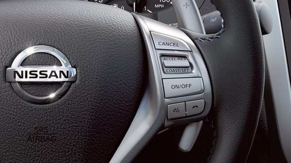 Control de Siri Eyes Free en el volante del Nissan Altima