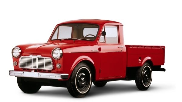 La primera camioneta compacta Datsun se vendió en USA en 1957