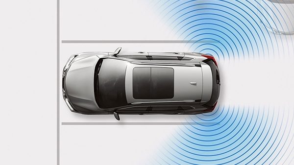 Nissan Rogue 2017 con Alerta de tráfico transversal trasero