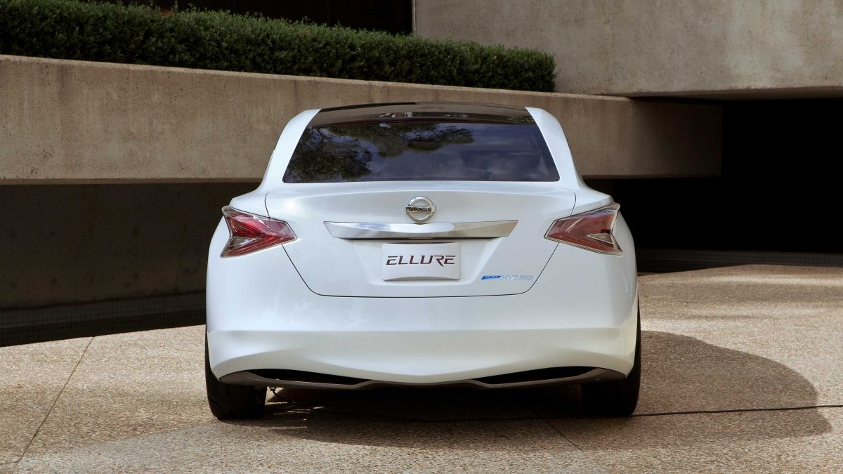 Nissan Ellure rear view featuring taillights
