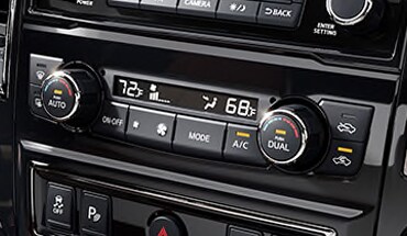 Control automático de temperatura de dos zonas de la Nissan TITAN 2023.