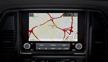 Mapa en la pantalla táctil de la Nissan TITAN 2023.