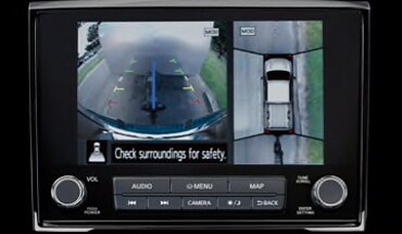 Pantalla del Monitor inteligente Around View® de visión periférica de la Nissan TITAN 2023.