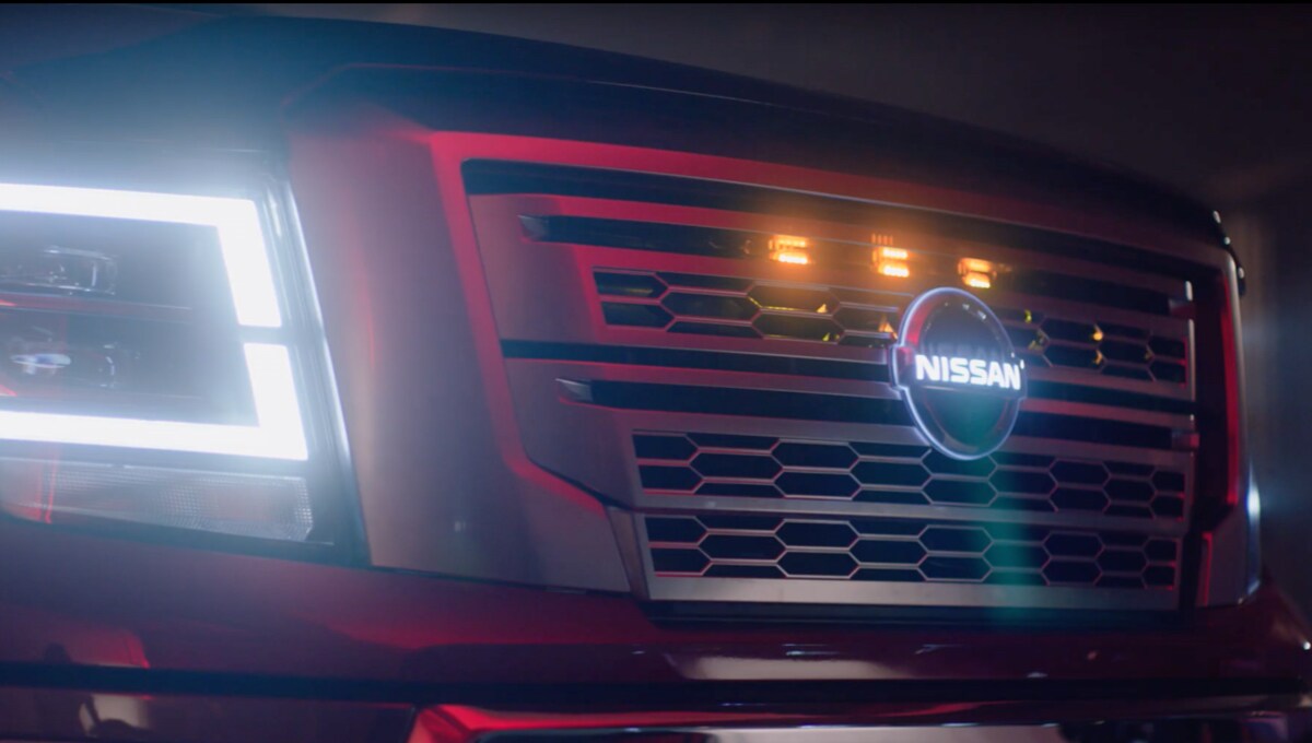 Video de accesorios de iluminación exterior de la Nissan TITAN 2023.