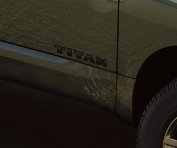 Insignia de la edición en bronce del Nissan TITAN Bronze Edition 2024