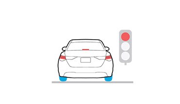 Ilustración de un auto Nissan Altima 2023 en un semáforo usando el freno electrónico de estacionamiento con retención automática.