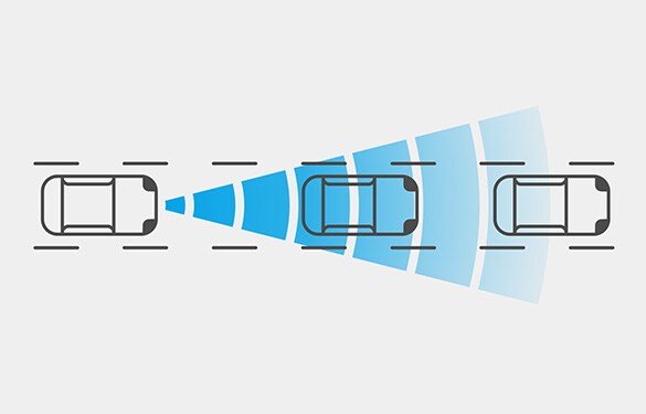 Nissan Altima 2023 con alerta inteligente de colisión frontal en tráfico.