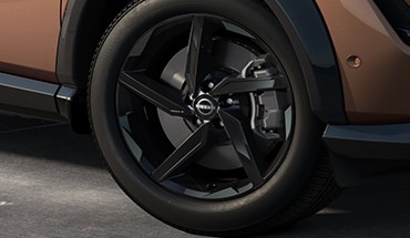Rines de aluminio en negro brillante de 19 pulgadas del Nissan Ariya 2023