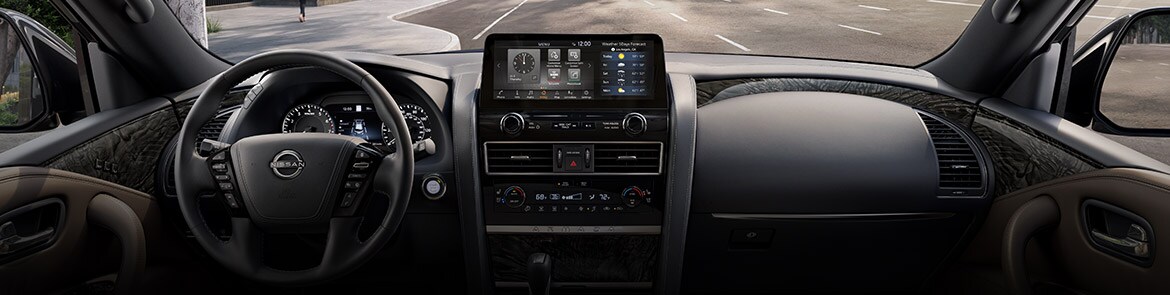 Consola premium del Nissan Armada 2022 con controles y pantalla táctil.