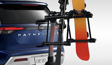 Adaptador para esquíes de montaje en el enganche de remolque Yakima® HitckSki para el Nissan Armada 2023.