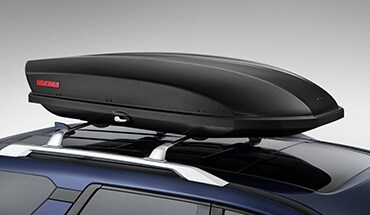 Nissan Armada 2023 con caja de carga para el techo SkyBox 16 de Yakima®.