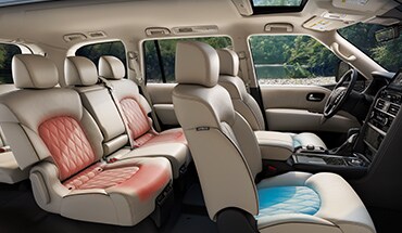 Ilustración de los asientos delanteros con climatizador y de los asientos traseros calefactados del Nissan Armada 2023.