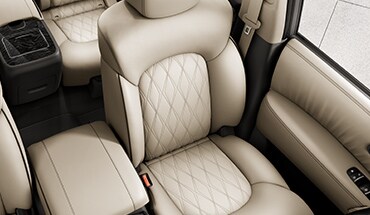 Vista interior del asiento del conductor del Nissan Armada 2023.