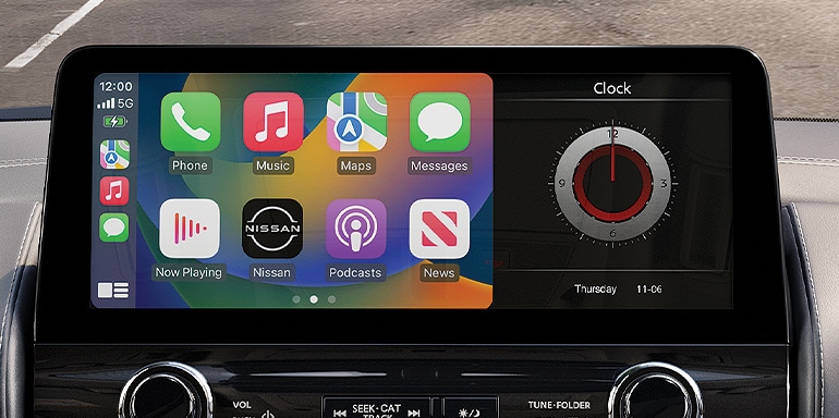 Pantalla táctil del Nissan Armada 2024 mostrando aplicaciones inalámbricas con Apple Carplay® para mostrar la conectividad con teléfonos inteligentes