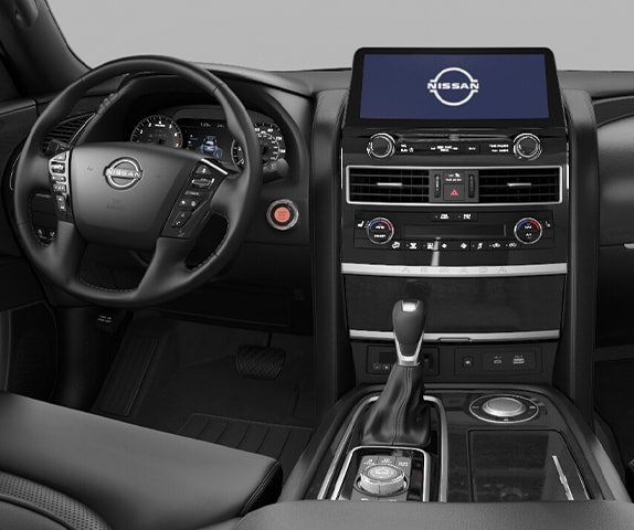 El Nissan Armada® Midnight Edition® mostrando en su interior negro la pantalla panorámica