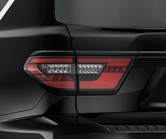 Vista trasera de El Nissan Armada® Midnight Edition® mostrando luces traseras con marco negro