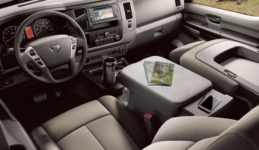 Interior de la furgoneta Nissan NV Passenger