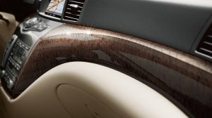La Nissan Quest 2016 presenta acabados en tonos madera