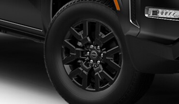 Rines de aluminio negros de 17 pulgadas de la Nissan Frontier 2023.