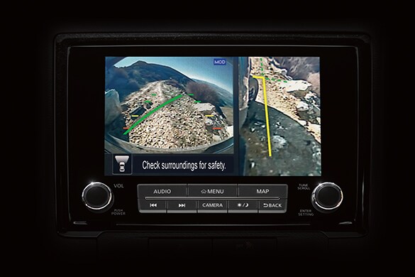Pantalla del monitor inteligente Around View de visión periférica de la Nissan Frontier 2023 fuera de la carretera.