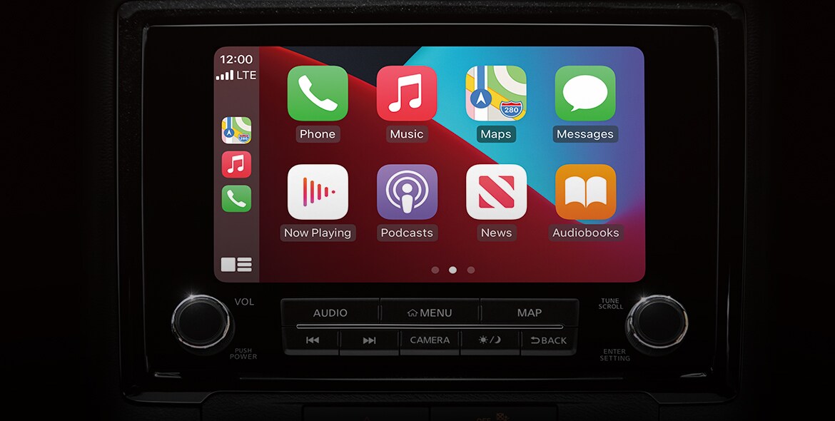 Pantalla táctil de la Nissan Frontier 2023 con la app de Apple CarPlay.