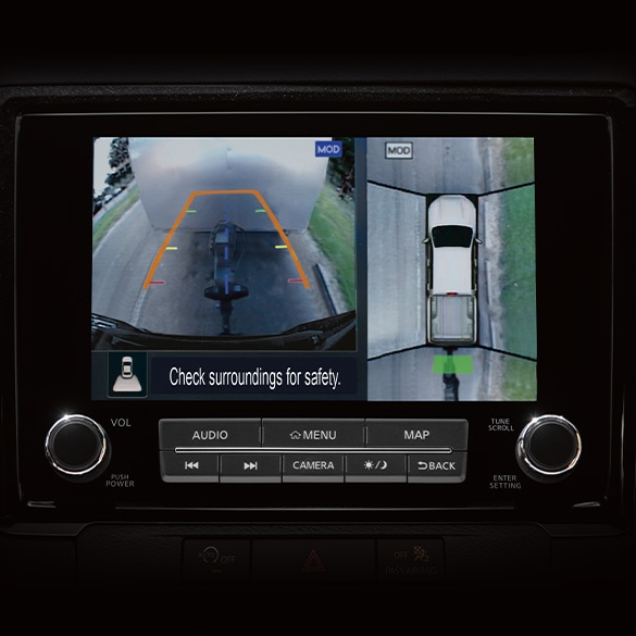 Pantalla de la Nissan Frontier 2024 mostrando la pantalla del monitor inteligente Around View de visión periférica