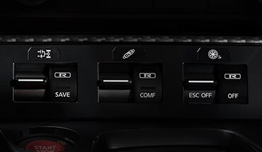 Nissan GT-R 2021 mostrando el interruptor de 3 modos en modo GT-R Normal