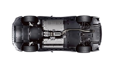 Nissan GT-R 2021 mostrando la aerodinámica de la parte baja cubierta del auto