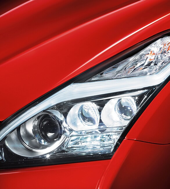 Luces delanteras multi-LED del Nissan GT-R 2021