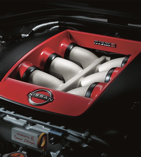 Vista superior del motor del Nissan GT-R NISMO 2023.