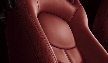 Nissan GT-R 2024 con asientos en piel seminanilina.