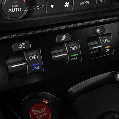 El Nissan GT-R 2024 mostrando el interruptor de 3 modos en los modos especiales del GT-R.