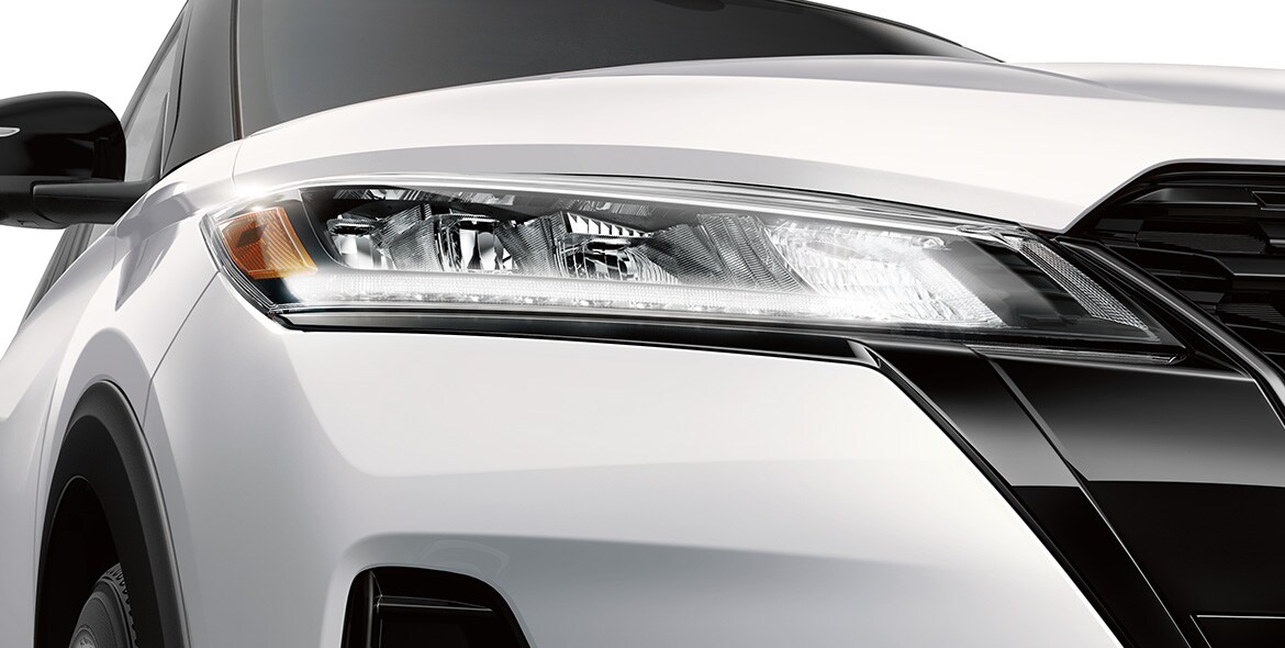 Luces delanteras LED con icónicos detalles LED del Nissan Kicks 2023