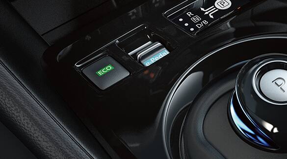 Controles de selección para el conductor para el e-pedal y modo Eco en el Nissan LEAF 2023