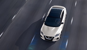 El Nissan Maxima 2023 con la tecnología de detección de carril de Nissan Intelligent Mobility.