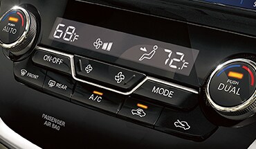 Panel del control de temperatura automático de doble zona del Nissan Murano 2023.