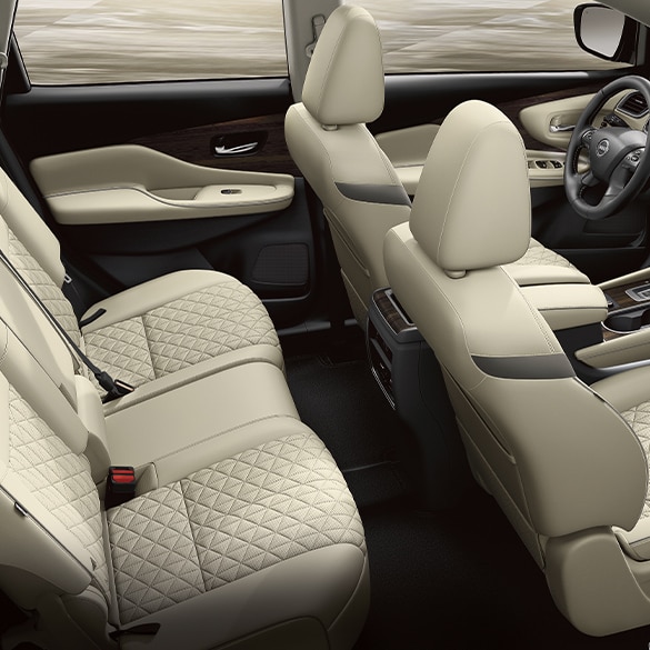 Vista interior del Nissan Murano 2024 que muestra los asientos traseros