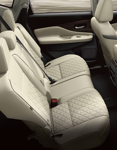 Vista interior del Nissan Murano 2024 con asientos premium