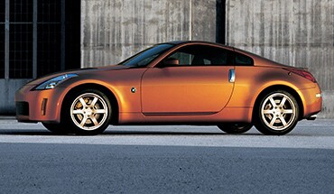 Nissan Z 350Z en color Orange.