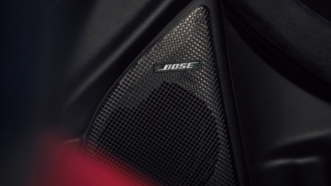 Vista detallada de la bocina del sistema de audio premium Bose del Nissan Z 2024.