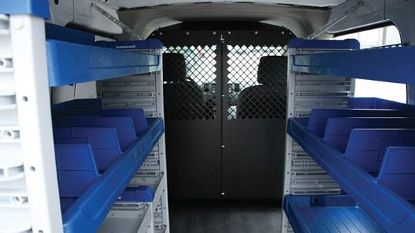 Estantes y soportes de posventa por Masterack para la NV200 Compact Cargo 2021