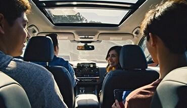 Video del interior conectado premium del Nissan Pathfinder 2022