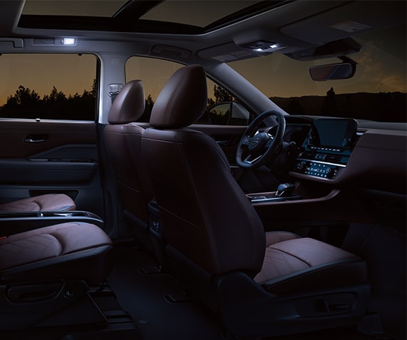 Nissan Pathfinder 2024 con actualización de la iluminación LED interior.
