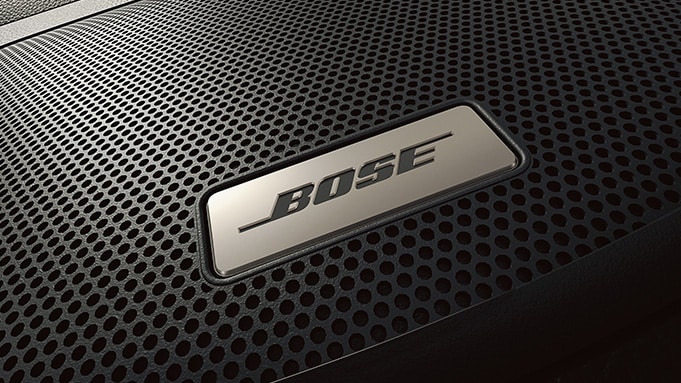 Vista detallada del altavoz Bose con logotipo del Nissan Pathfinder 2024.