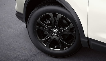 Rines de aluminio de 17 pulgadas en negro brillante para el Nissan Rogue Sport 2022