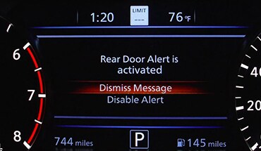 Video de la alerta de puerta trasera del Nissan Rogue Sport 2022