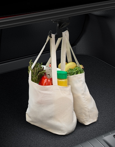 Ganchos para bolsas de compras para la cajuela del Nissan Sentra 2024.