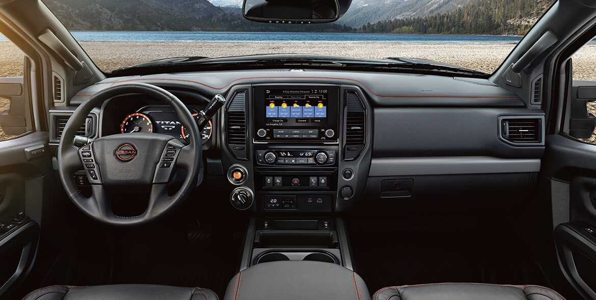 Centro de mandos integrado de la Nissan TITAN XD 2023 con la pantalla táctil de 9 pulgadas de NissanConnect.
