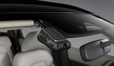 Grabador de conducción con doble cámara para el Nissan Versa 2023.